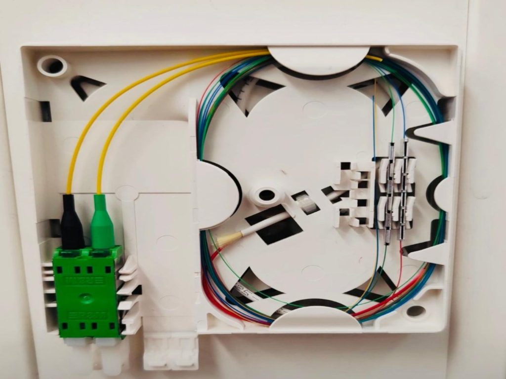 فیوژن تارهای فیبر نوری، نصب FAT و آرایش داخلی کابل‌ها