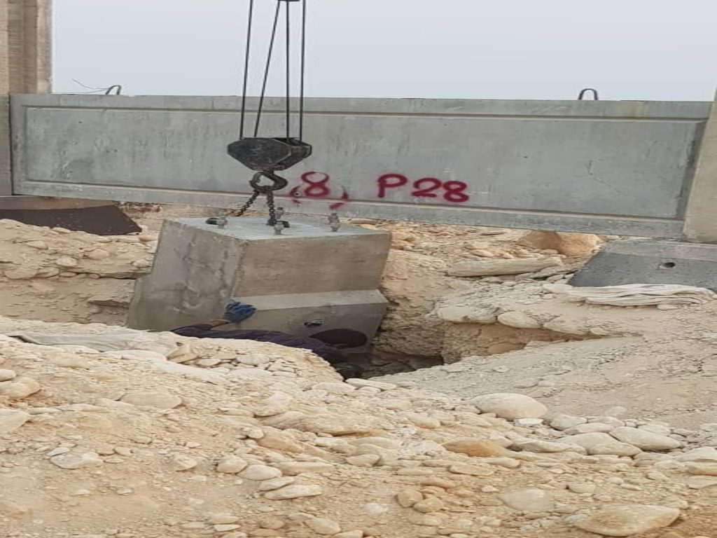 اجرای عملیات نصب و تراز فونداسیون دکل‌های دوربین‌های مدار بسته پیرامون سایت