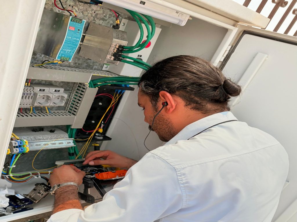 فیوژن تارهای فیبر نوری، نصب FAT و آرایش داخلی جهت راه‌اندازی زیرساخت فیبر نوری سیستم CCTV مهمانسرای کنگان